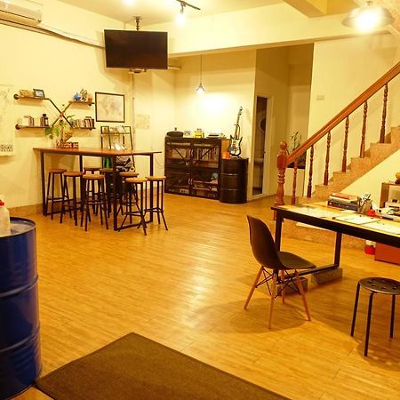 Chiayi Petite Hostel Extérieur photo
