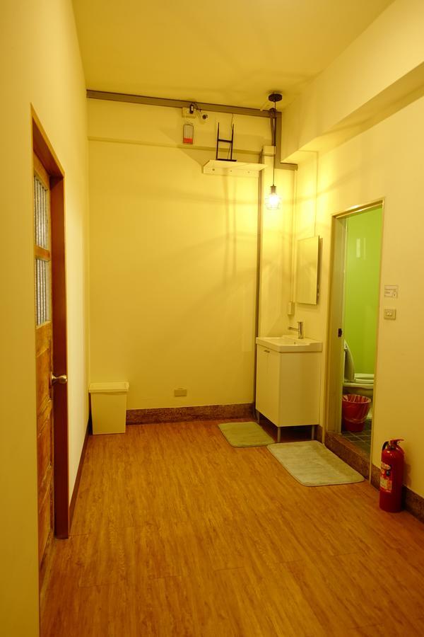 Chiayi Petite Hostel Extérieur photo