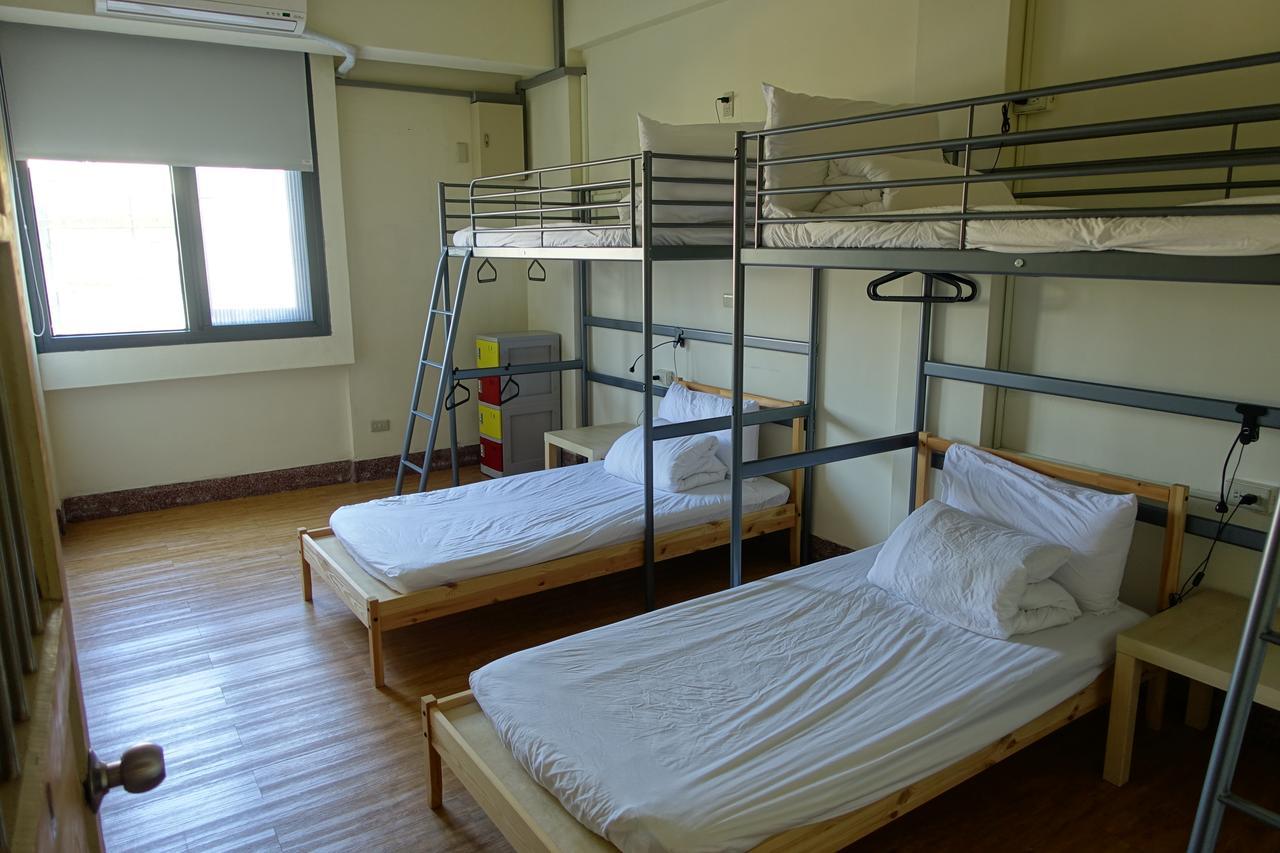 Chiayi Petite Hostel Extérieur photo
