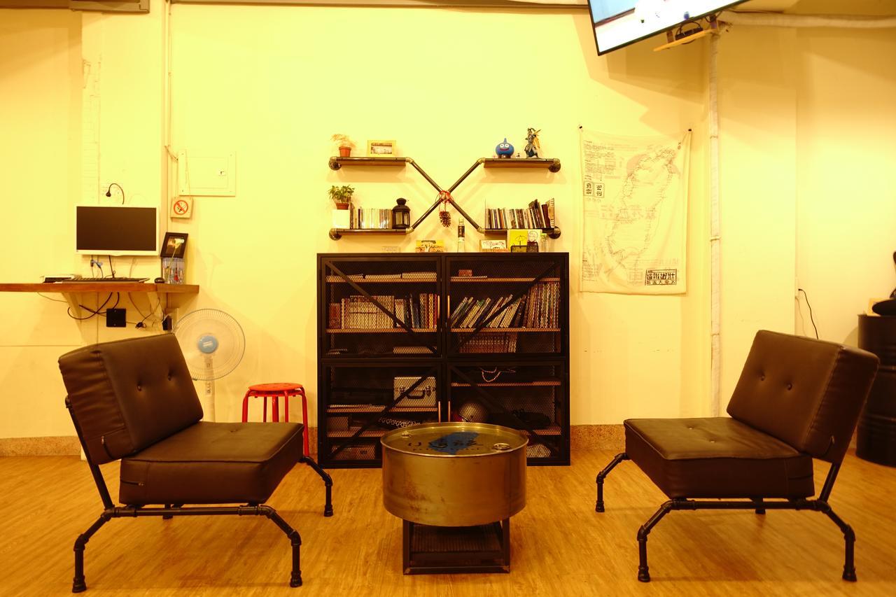 Chiayi Petite Hostel Extérieur photo