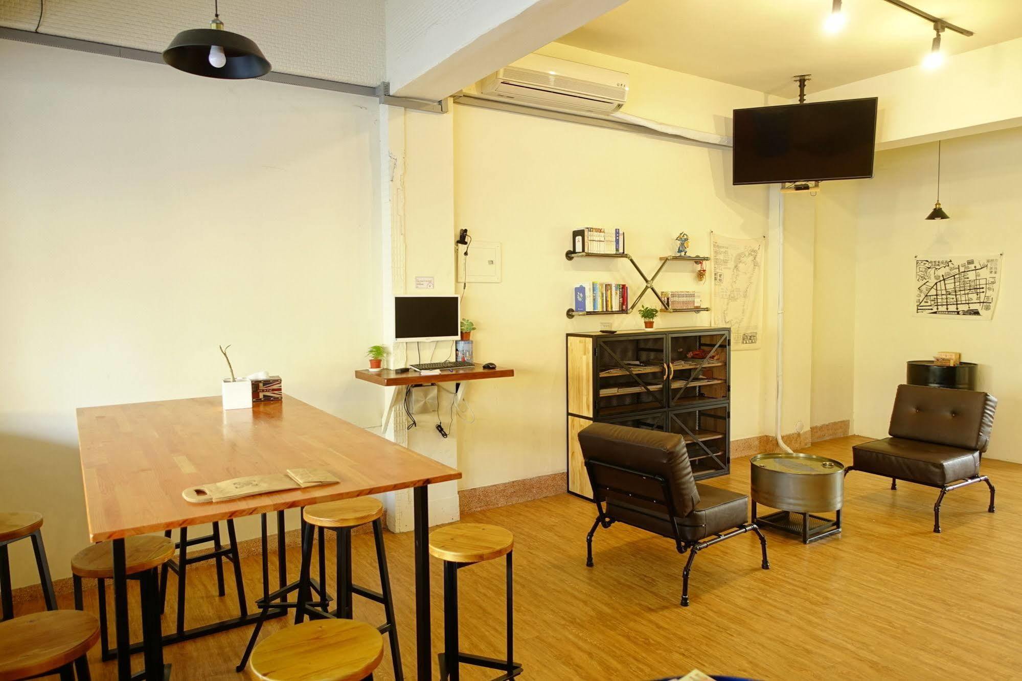 Chiayi Petite Hostel Extérieur photo