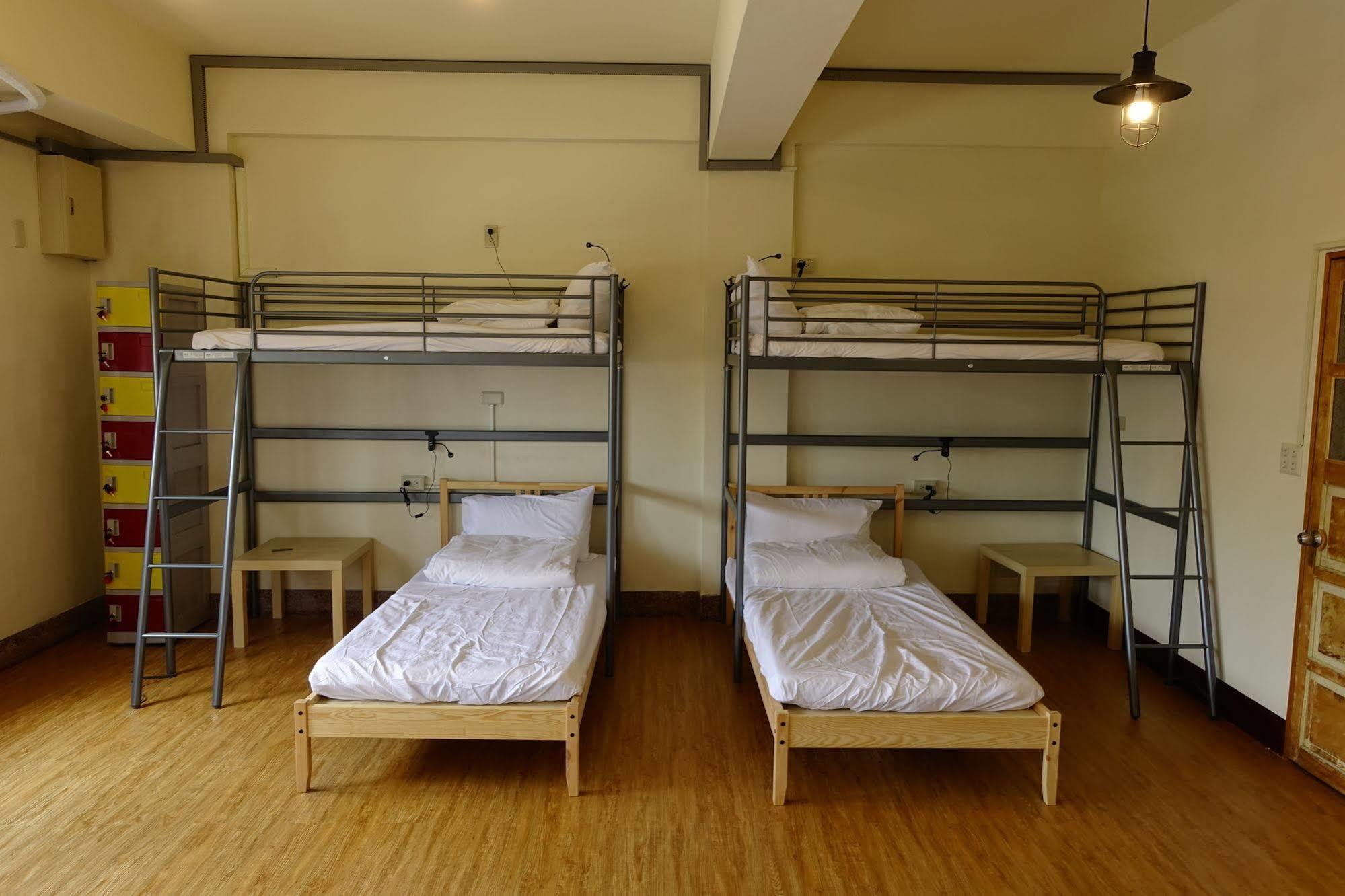 Chiayi Petite Hostel Extérieur photo