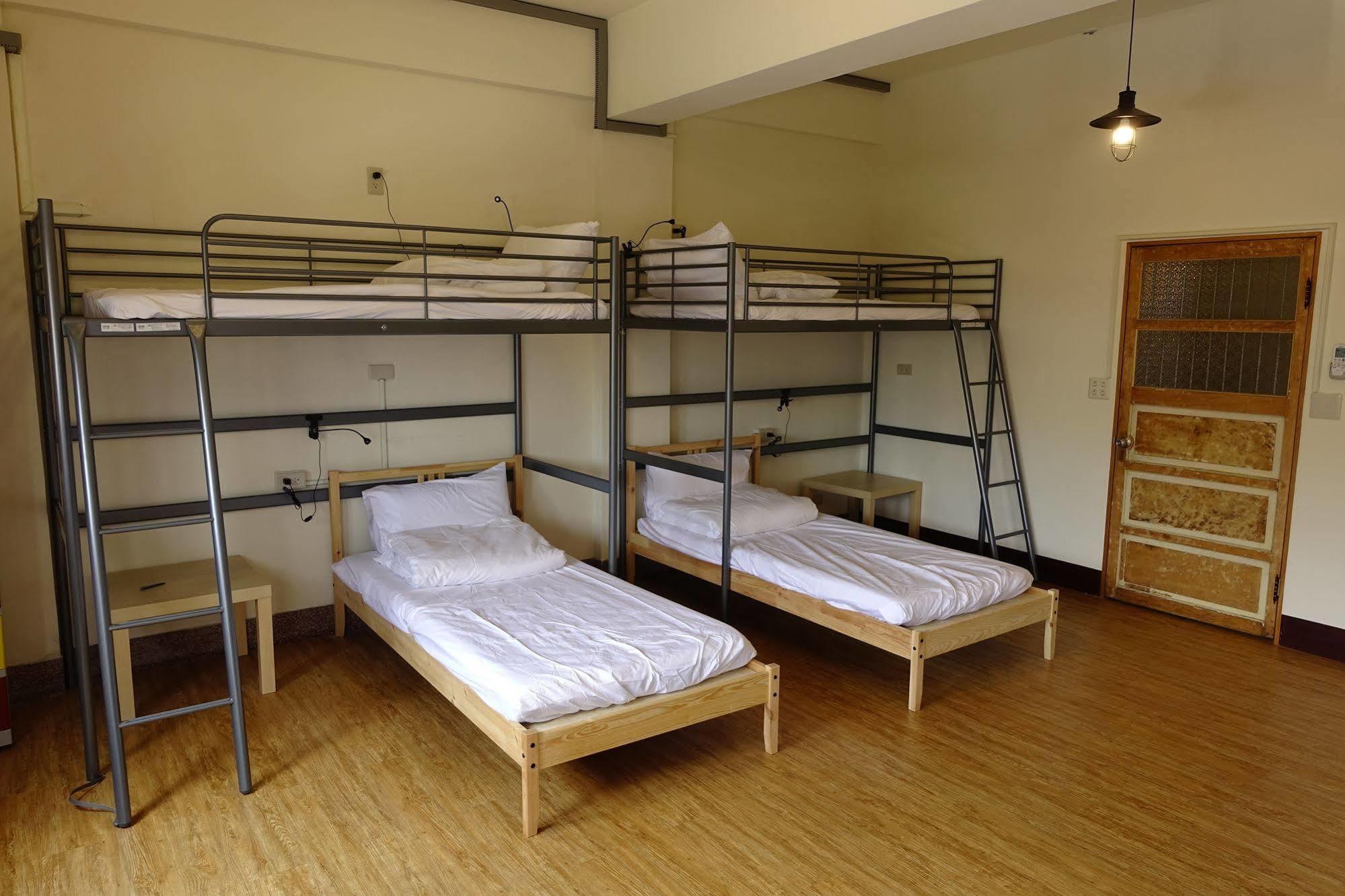 Chiayi Petite Hostel Extérieur photo