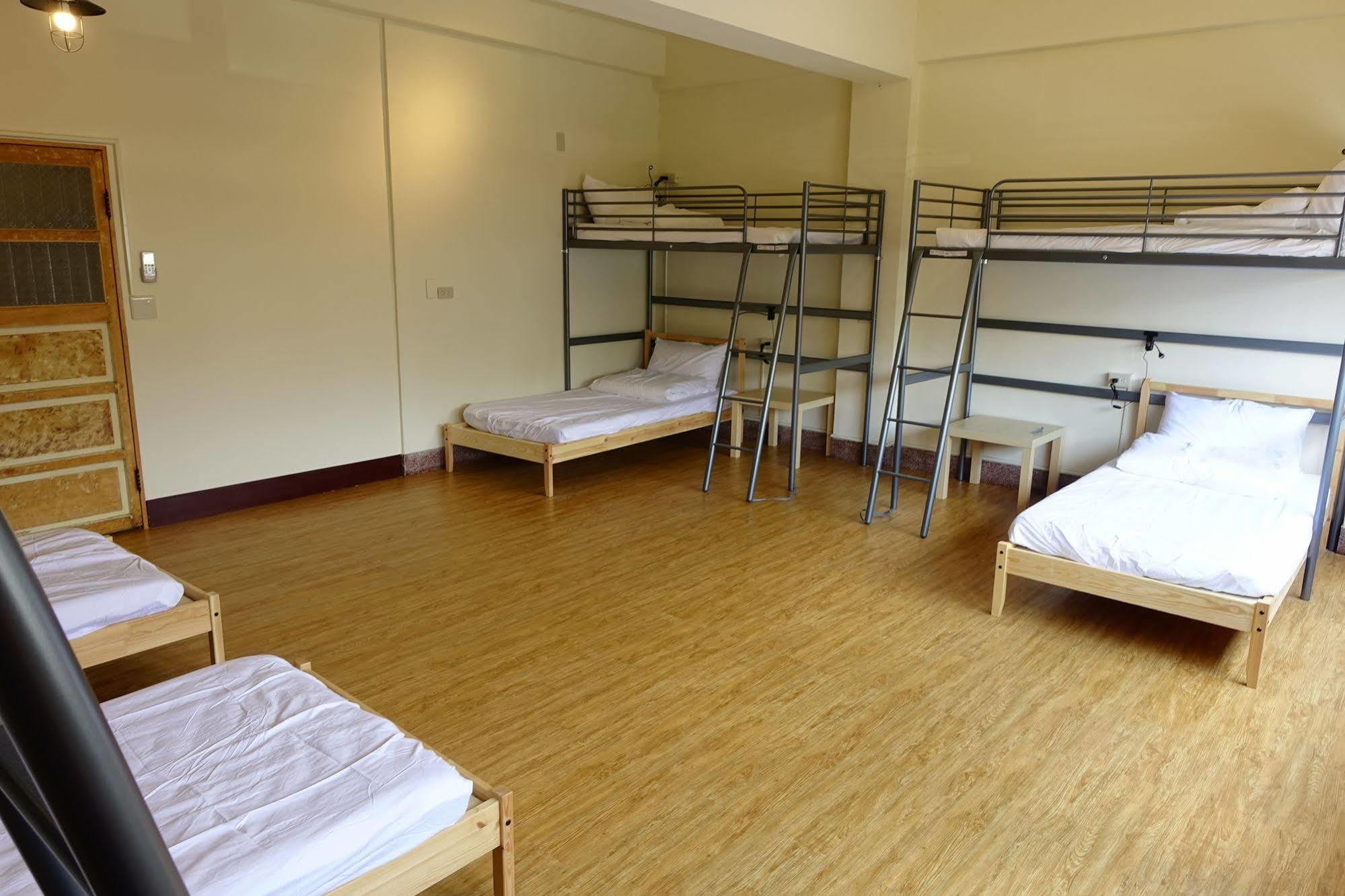 Chiayi Petite Hostel Extérieur photo