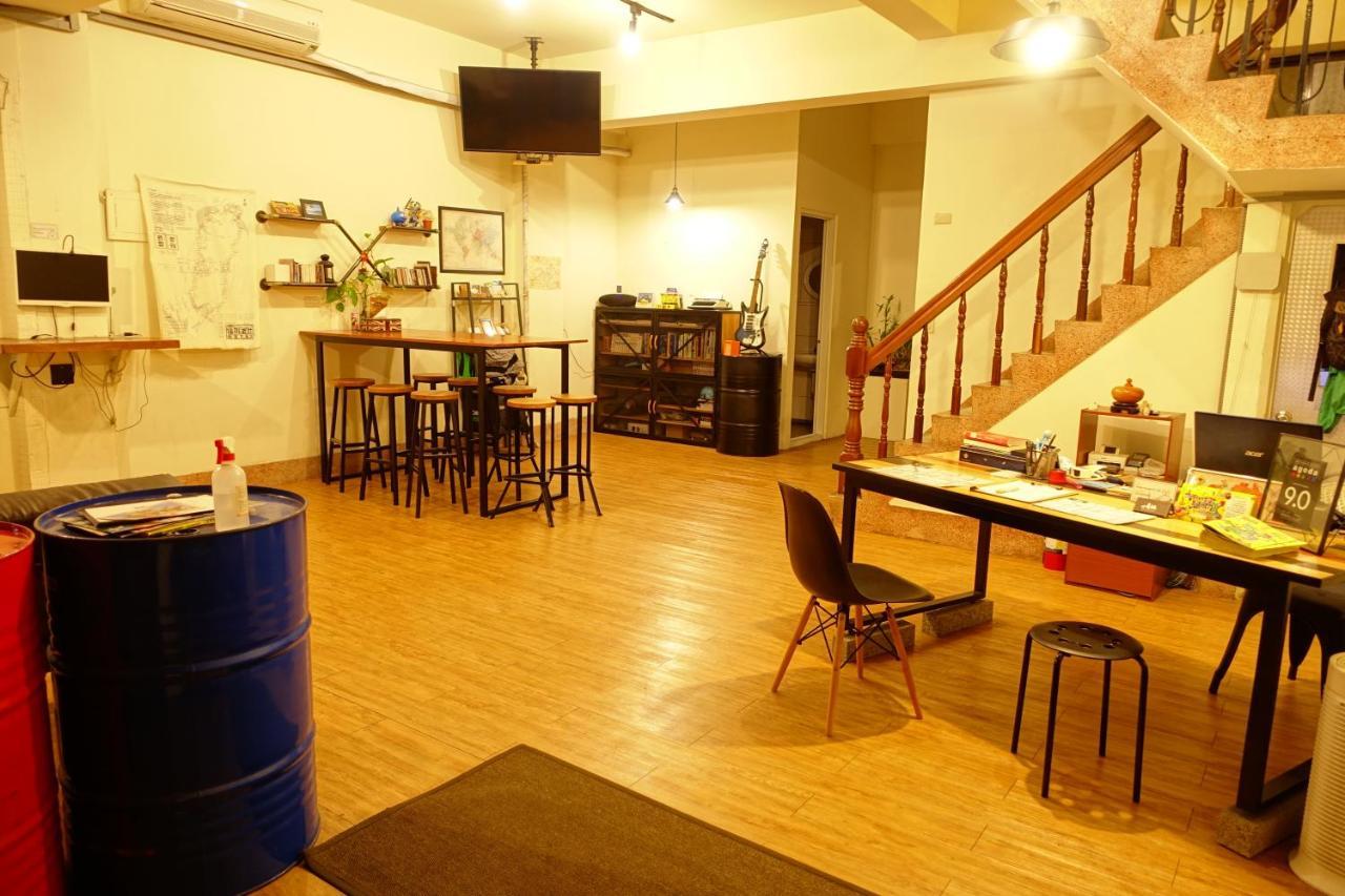 Chiayi Petite Hostel Extérieur photo