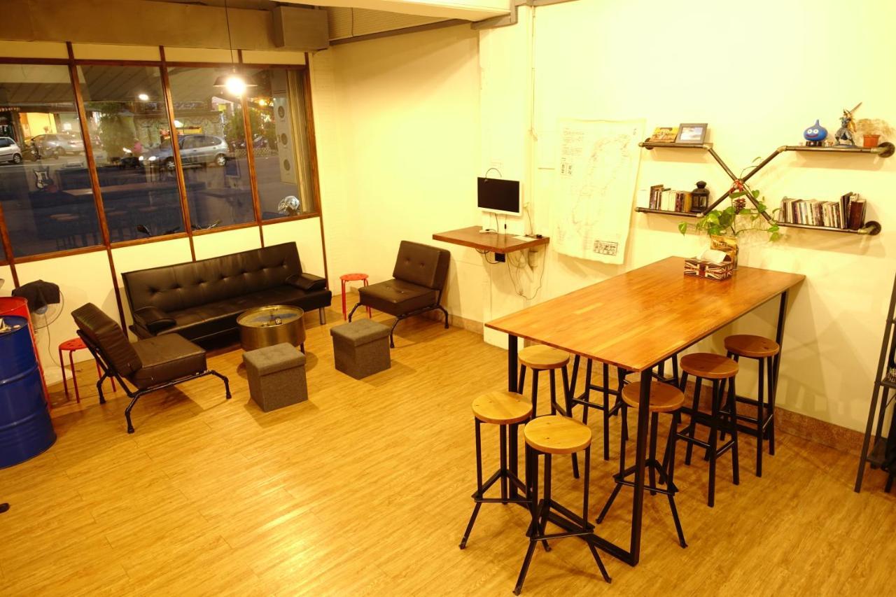 Chiayi Petite Hostel Extérieur photo